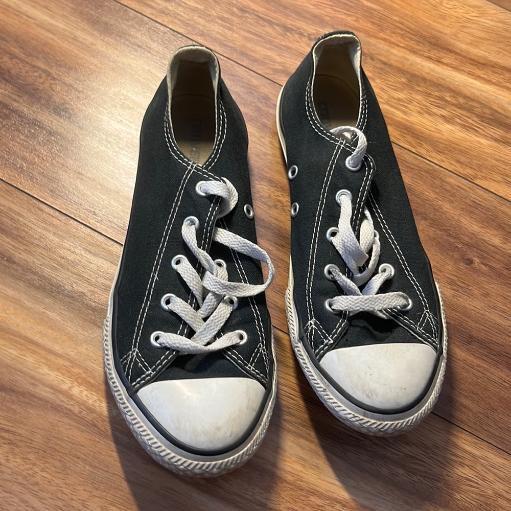 Low top black converse